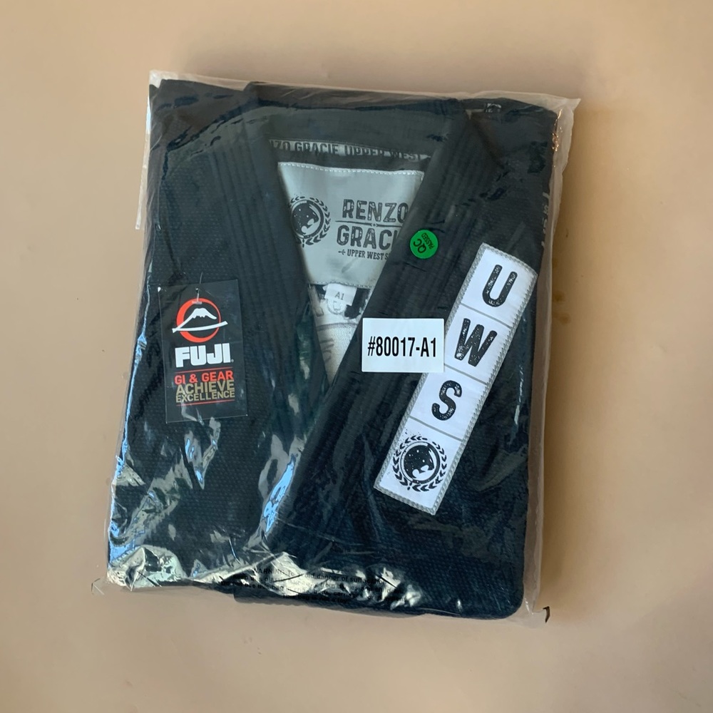 Men ‘ woman’s Black Renzo Gracie size A1 Brazilian jujitsu GI